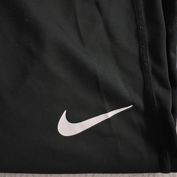 Nike Pro Black Leggings Capri Length - Picture 3 of 5